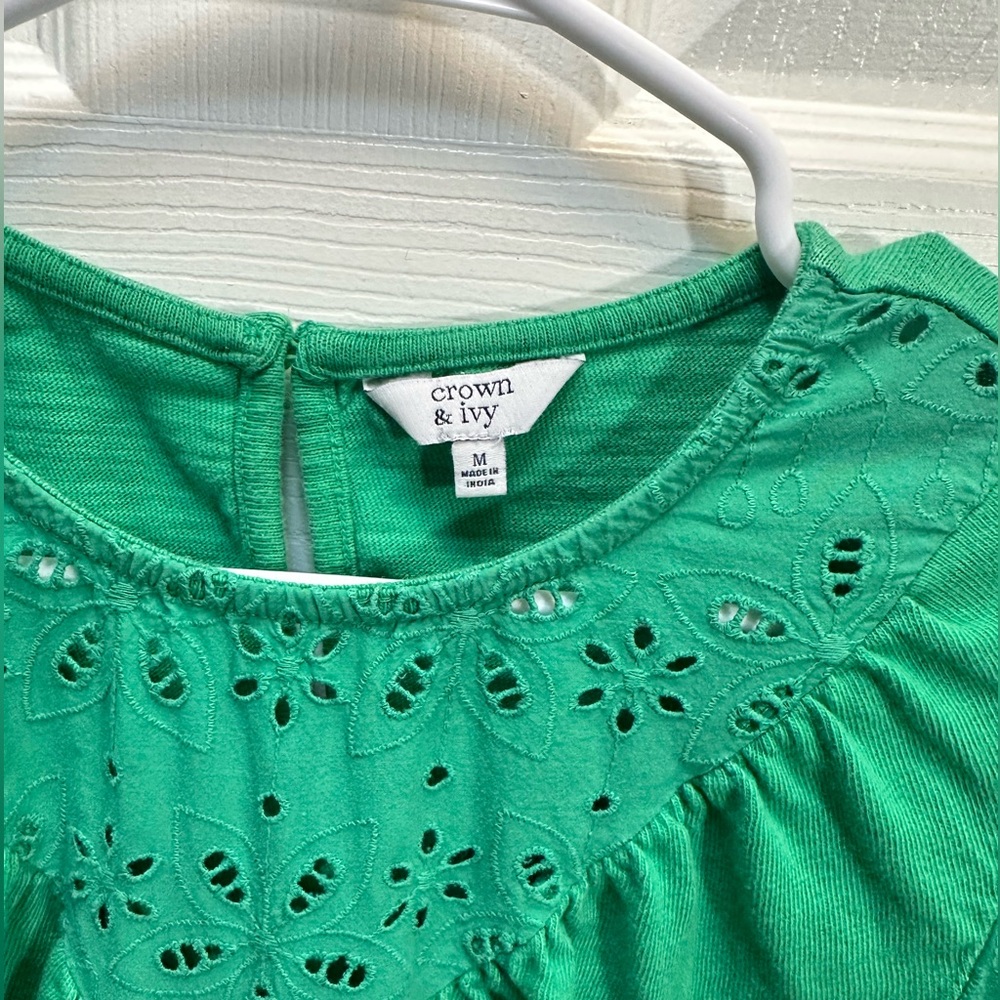 crown & ivy Emerald Green Eyelet Puff Sleeve Top - Picture 2 of 3